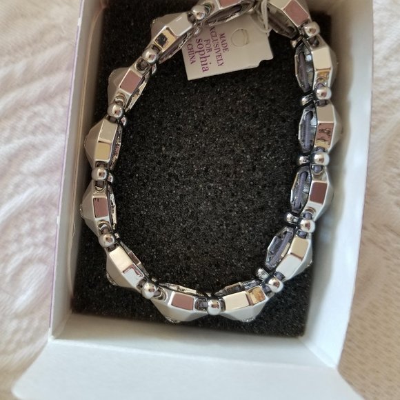 Lia Sophia Silver "Amplify" Stretch bracelet - Picture 3 of 9